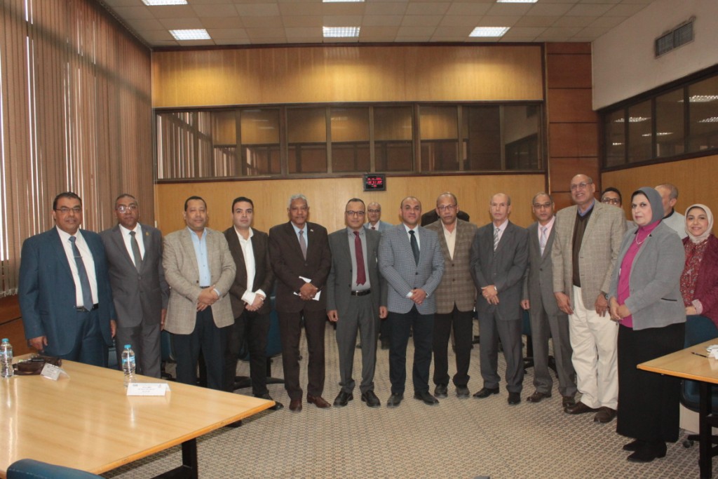 البرنامج التدريبي للتأهيل لشغل منصب عميد كلية بجامعة أسيوط يناقش التطوير المؤسسي في قطاعات التعليم والطلاب والدراسات العليا وخدمة المجتمع وتنمية البيئة