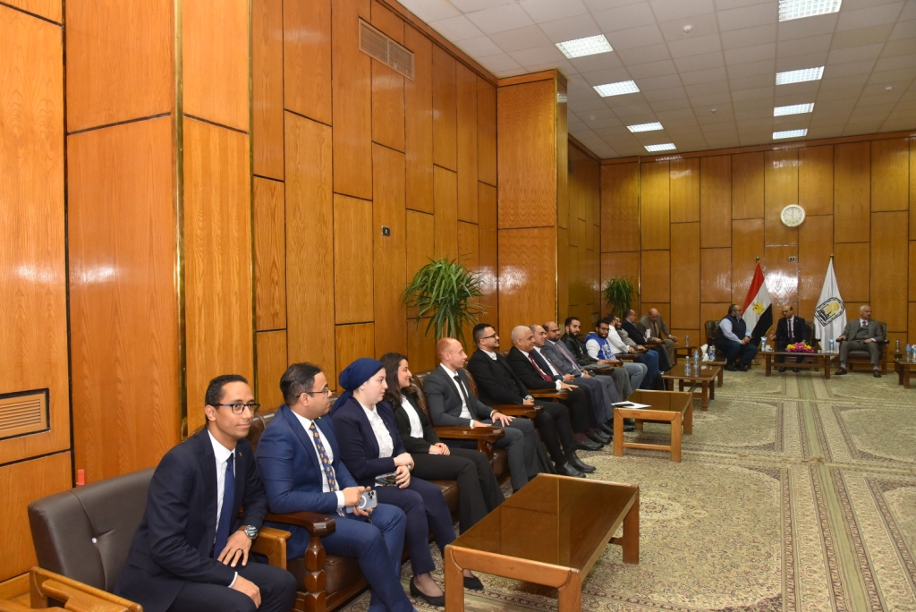 رئيس جامعة أسيوط يستقبل الدكتور ماجد غنيمة علي رأس وفد مشارك في فعاليات المؤتمر التقني Devfest'23 أسيوط