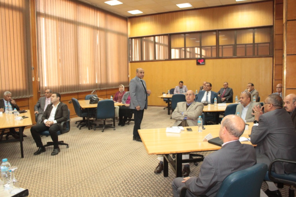 البرنامج التدريبي للتأهيل لشغل منصب عميد كلية بجامعة أسيوط يناقش التطوير المؤسسي في قطاعات التعليم والطلاب والدراسات العليا وخدمة المجتمع وتنمية البيئة