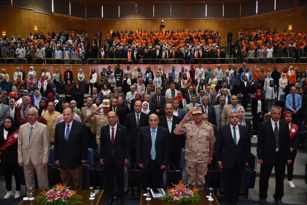 جامعة أسيوط تنظم ندوة كبرى  للاحتفال  بالذكرى الخمسين لانتصارات أكتوبر بحضور اللواء  دكتور سمير فرج