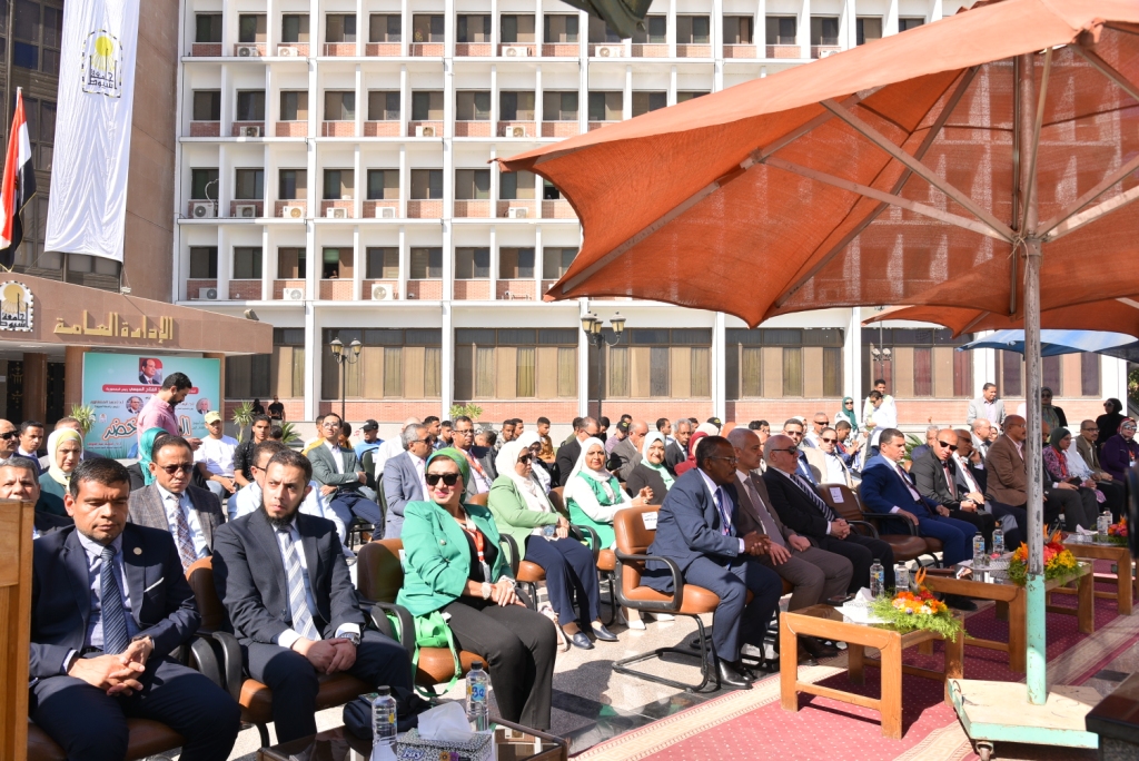 رئيس جامعة أسيوط يفتتح فعاليات المنتدى البيئي الثاني COP28-ASSUIT بحضور رؤساء جامعات إقليم الصعيد