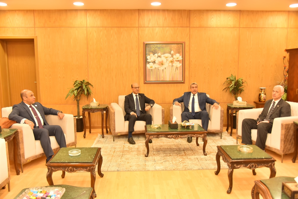 رئيس جامعة أسيوط يهنئ اللواء وائل نصار لتوليه منصب مدير أمن أسيوط