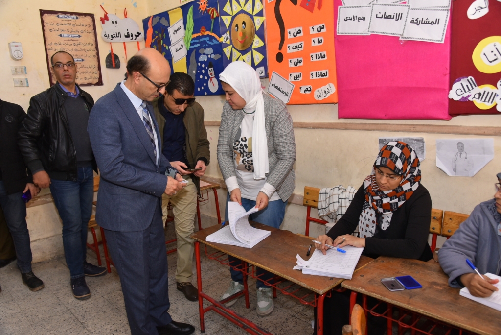 رئيس جامعة أسيوط يُدلي بصوته في الانتخابات الرئاسية 2024