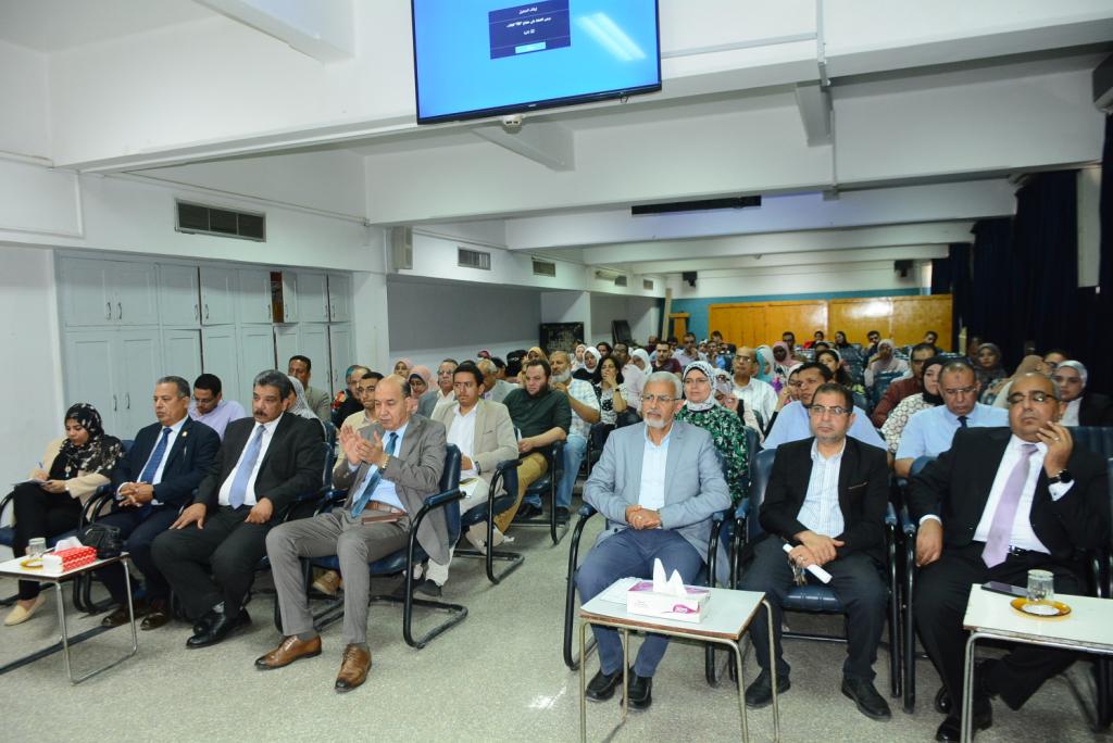 جامعة أسيوط تشهد إنطلاق أعمال اليوم العلمي الثامن بعنوان " القولون العصبي حقيقة أم أسطورة " 