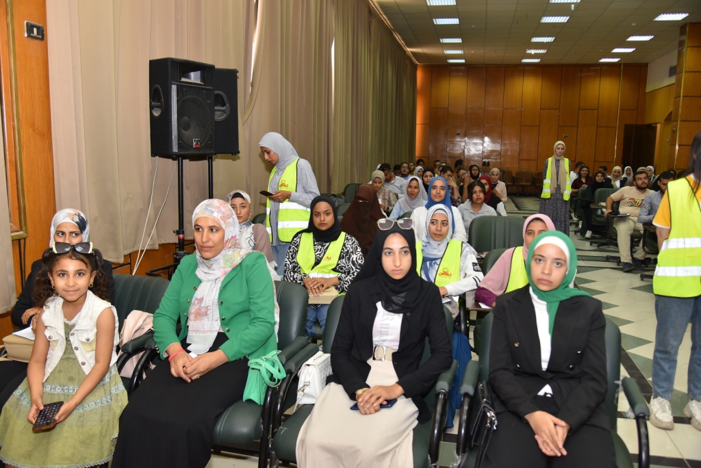 جامعة أسيوط تنظم لقاء طلابياً بعنوان: "بالتضامن نبني الوطن"