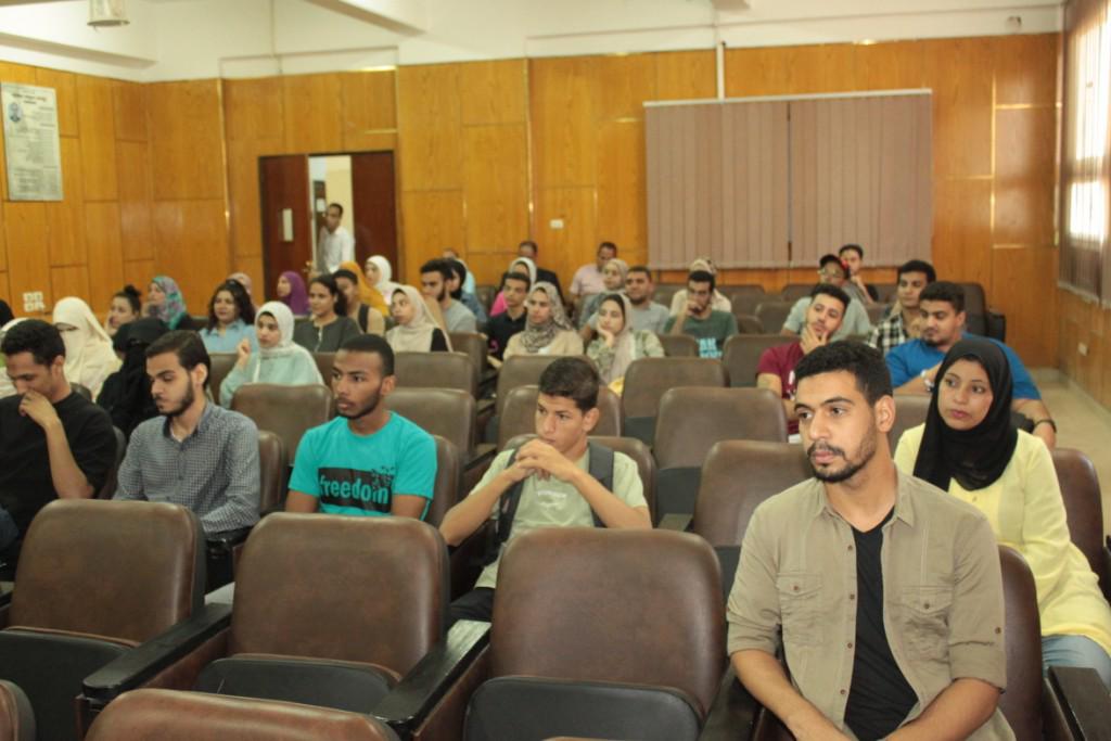 ندوة بجامعة أسيوط للتعريف  بالخدمات التي يقدمها جهاز تمويل المشروعات الصغيرة والمتوسطة ومتناهية الصغر بكلية الحاسبات والمعلومات