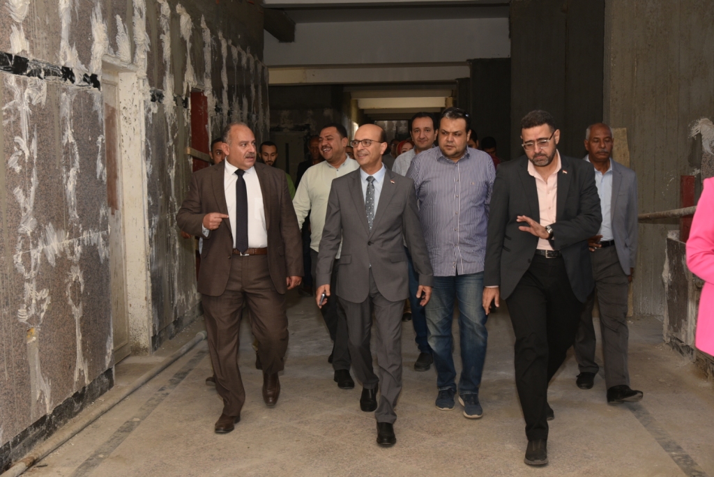 رئيس جامعة أسيوط يتفقد المقر الجديد لمعهد بحوث و دراسات البيولوجيا الجزيئية تمهيداً لافتتاحه