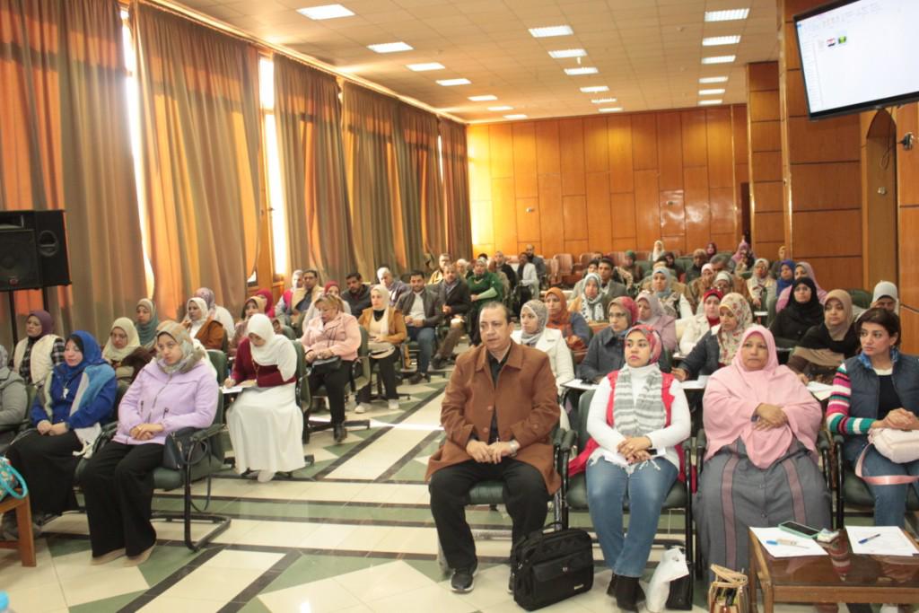 جامعة أسيوط تعقد ورشة عمل في مجال "التحول الرقمي وإدارة الوثائق" 