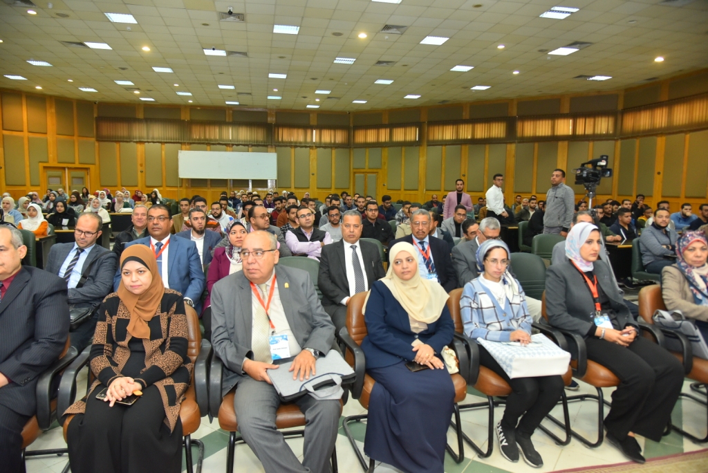 رئيس جامعة أسيوط يفتتح المؤتمر السنوي الرابع والثلاثين لكلية الطب حول الجوانب الغذائية للأمراض المختلفة