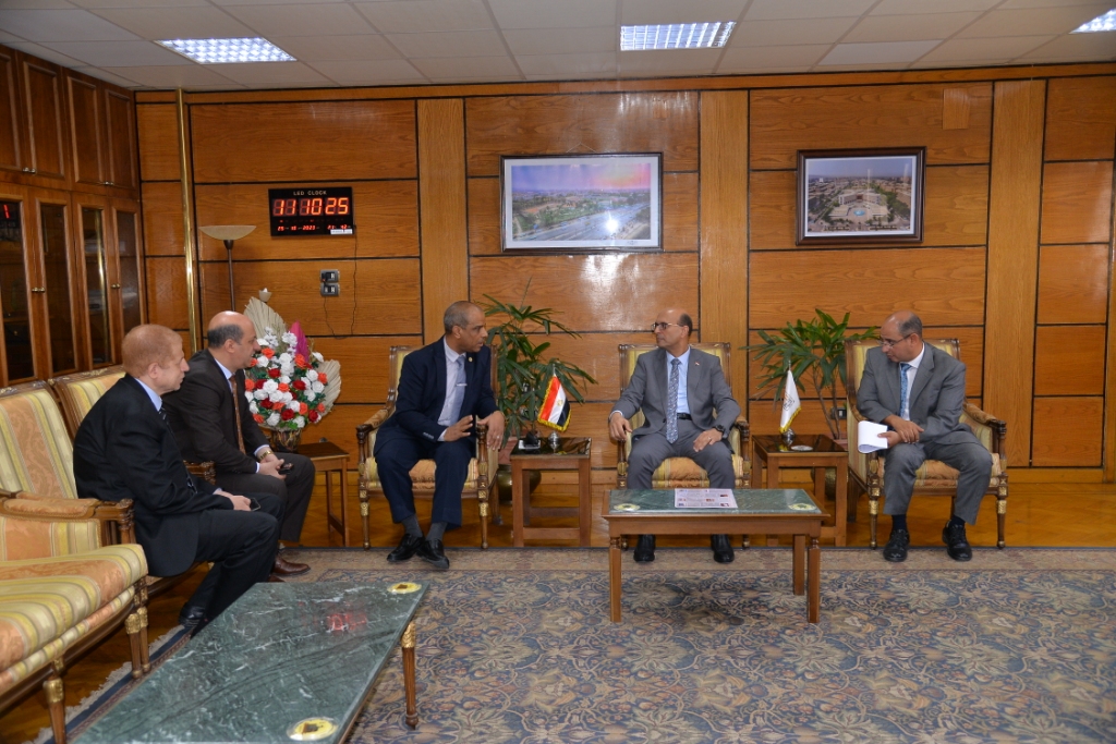 رئيس جامعة أسيوط يلتقي وفداَ ممثلاَ عن مديرية المالية بأسيوط