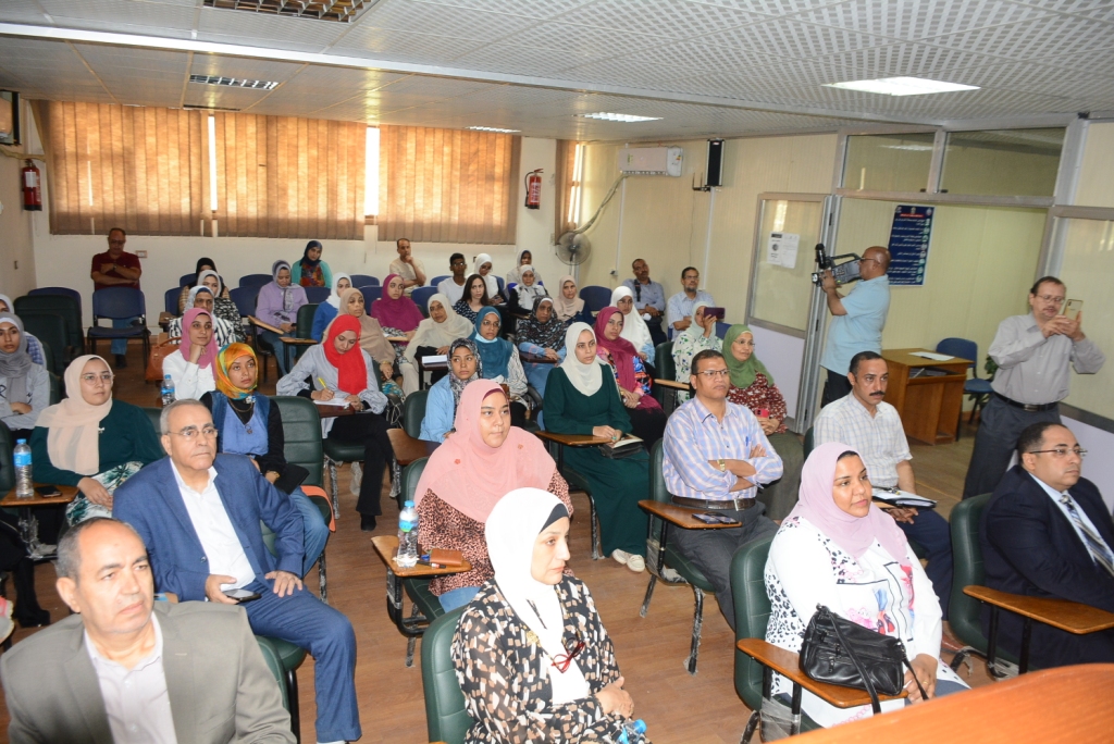 "حمى الضنك".. ندوة تثقيفية بجامعة أسيوط للتوعية بإجراءات السلامة وتحذر من تجاهل أعراضه 
