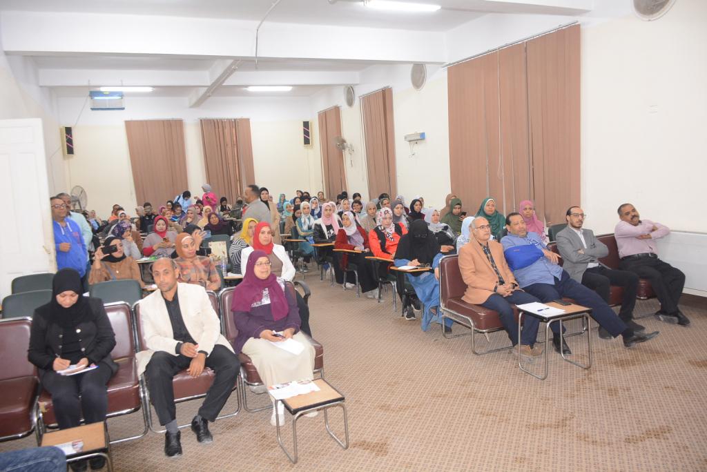 "آداب أسيوط" تستضيف ندوة حول "الإعلام وتعزيز الوعى بحقوق المواطنة، وكيفية مواجهة الشائعات المغلوطة"ضمن سلسلة ندوات "مصر تنتخب"