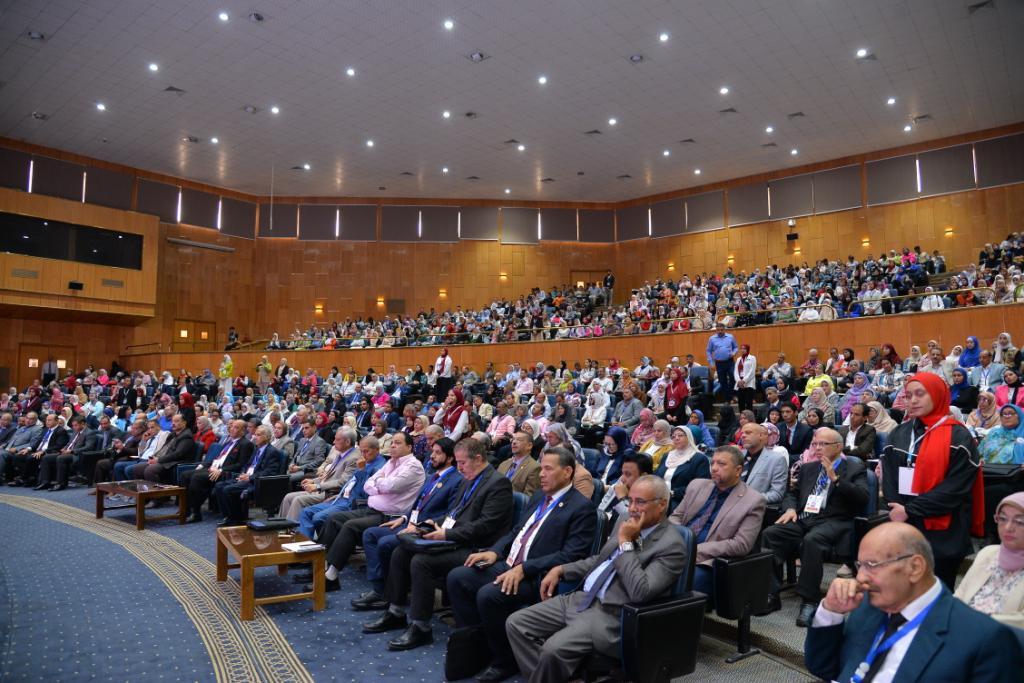 " تربية أسيوط" تطلق مؤتمرها  العلمي الدولي الثامن حول "تطوير التعليم: اتجاهات معاصرة ورؤى مستقبلية"  بمشاركة نخبة من الخبراء