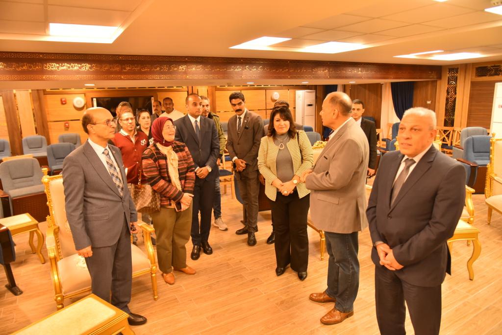 محافظ أسيوط ورئيس هيئة تنمية الصعيد والدكتور المنشاوي يتفقدون التشطيبات النهائية بمركز السيطرة الإقليمي للشبكة الوطنية للطوارئ والسلامة العامة