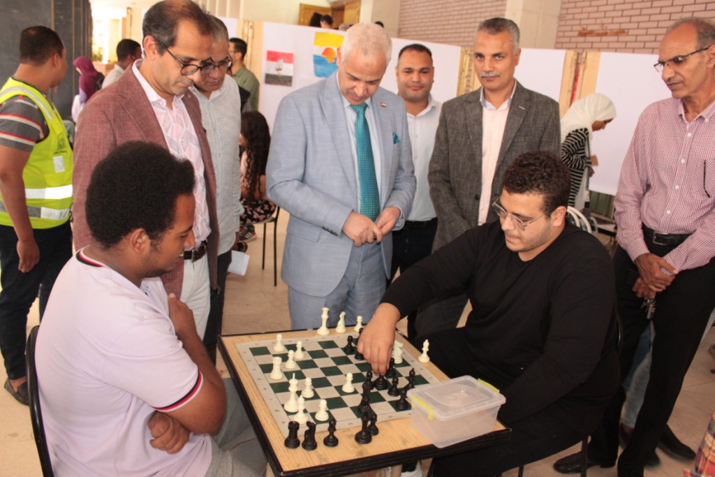 طب أسيوط تنظم معرضاً بعنوان: "أسبوع الطبيب المبدع" في المجالات الفنية والرياضية والثقافية