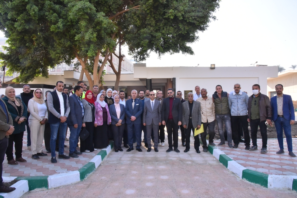 رئيس جامعة أسيوط يفتتح تطوير مبني العيادات الخارجية بالإدارة العامة للشئون الطبية