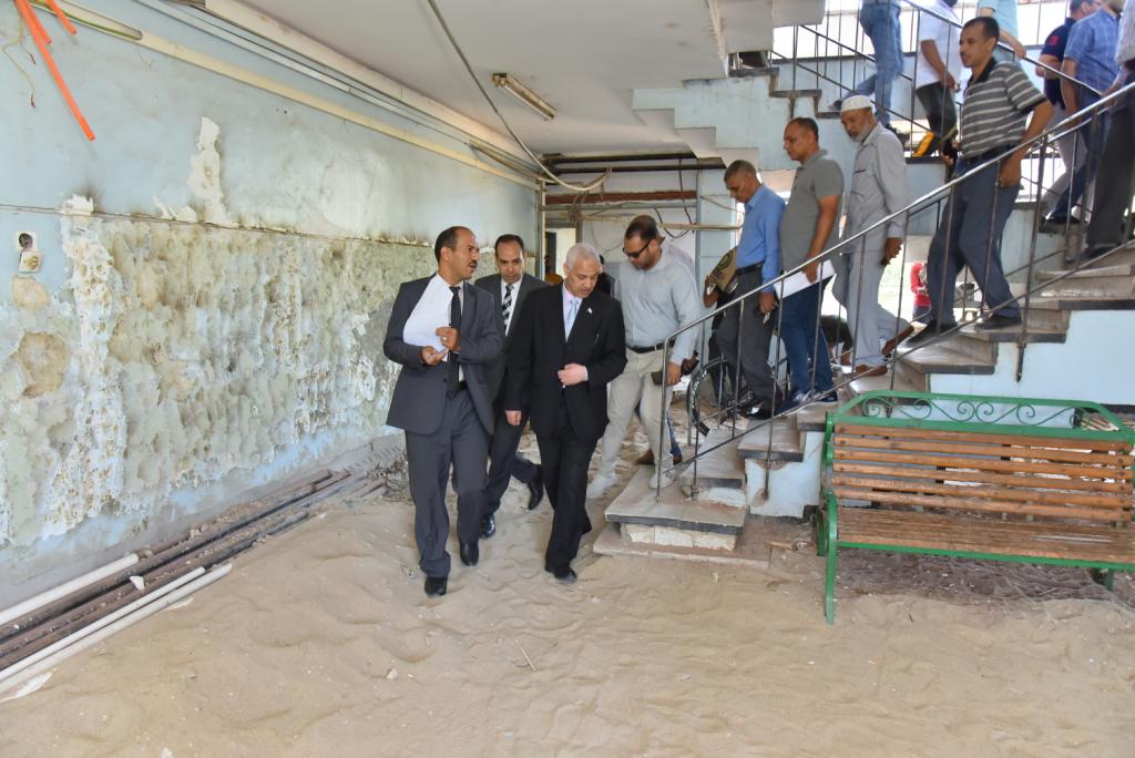 جولة تفقدية لنائب رئيس جامعة أسيوط في قطاع المدن الجامعية لمتابعة أعمال التطوير