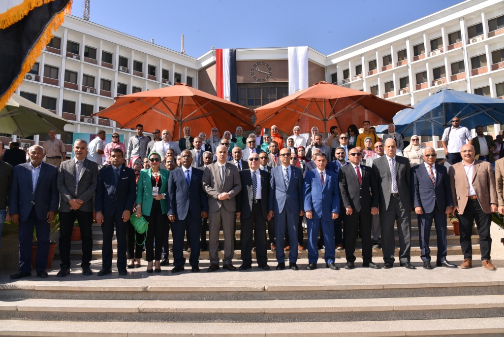 رئيس جامعة أسيوط يفتتح فعاليات المنتدى البيئي الثاني COP28-ASSUIT بحضور رؤساء جامعات إقليم الصعيد