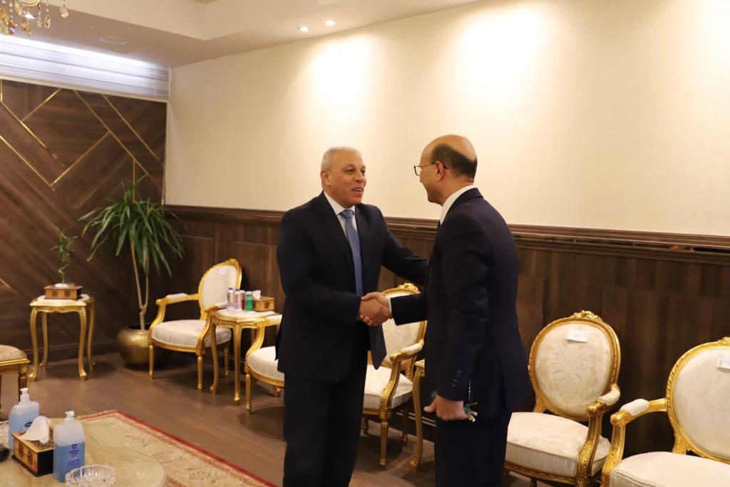 رئيس جامعة أسيوط يحضر اجتماع مجلس إدارة هيئة تنمية الصعيد