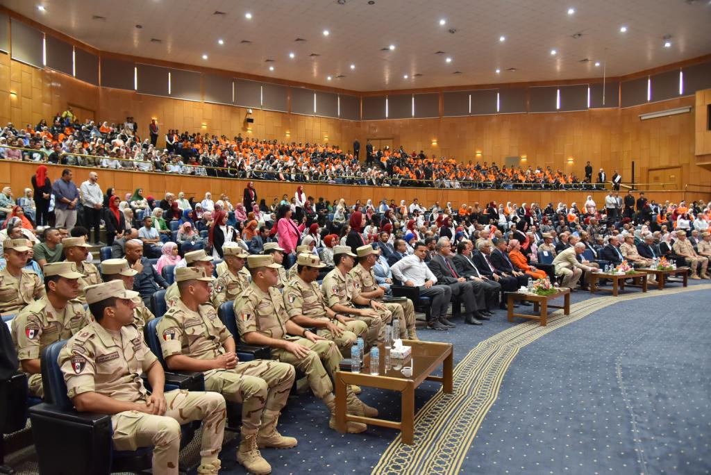 جامعة أسيوط تنظم ندوة كبرى  للاحتفال  بالذكرى الخمسين لانتصارات أكتوبر بحضور اللواء  دكتور سمير فرج