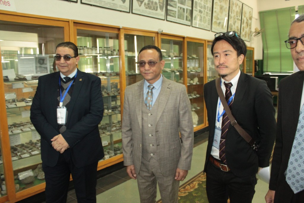 الوفد الياباني المشارك في الملتقى المصري الياباني؛ في زيارة لمتحفيّ "الجيولوجيا" ، و"الفونا" بجامعة أسيوط