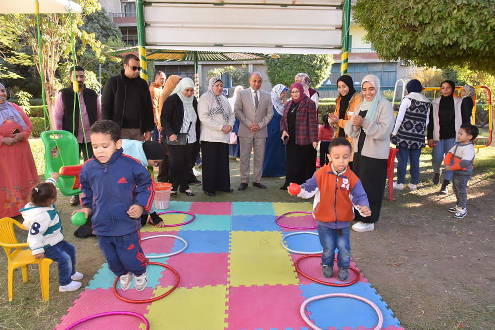 كلية التربية للطفولة المبكرة بأسيوط تنظم يومًا علميًا رياضيًا بحضانة الكلية للأطفال