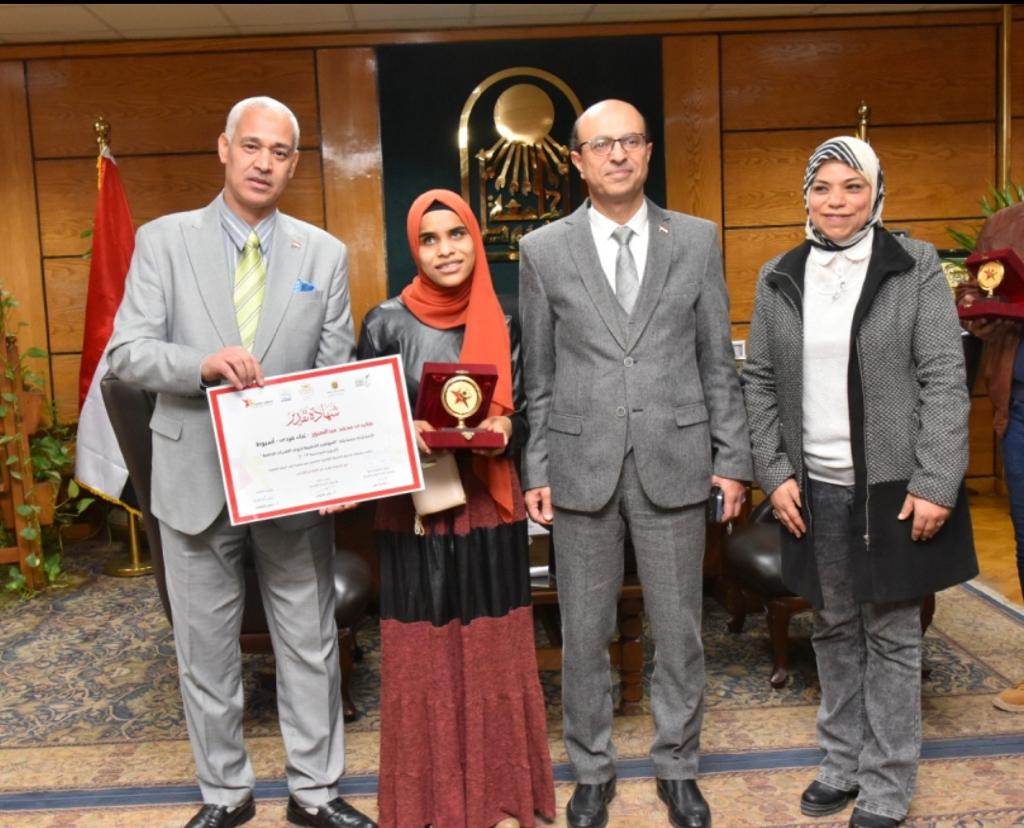 الدكتور المنشاوي يحتفي بطلاب الجامعة الفائزين فى مسابقة "المواهب الذهبية" لذوي القدرات الخاصة
