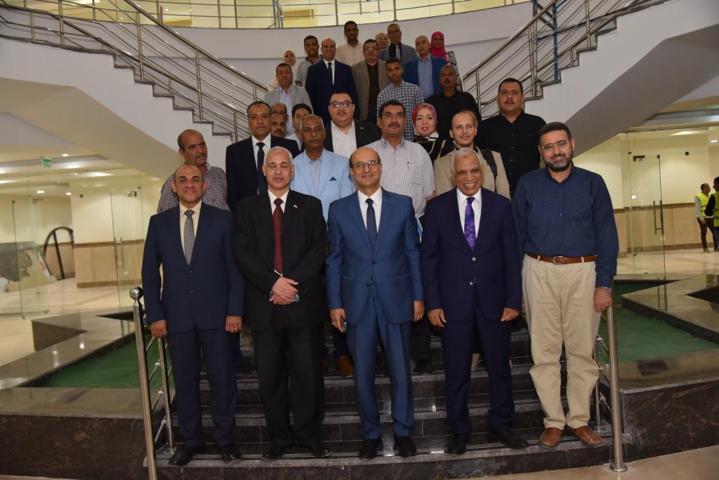 رئيس جامعة أسيوط يرأس اجتماع لجنة إدارة الجامعة الأهلية لمناقشة عدد من الموضوعات الأكاديمية والإدارية واستعدادات بدء العام الدراسي الجديد