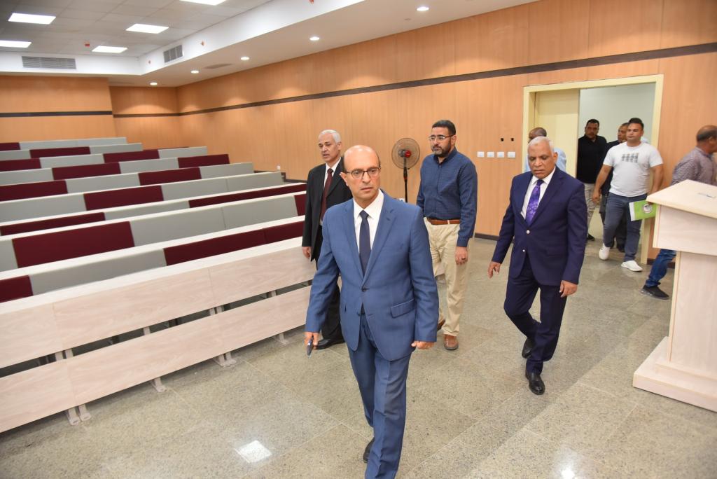 رئيس جامعة أسيوط يرأس اجتماع لجنة إدارة الجامعة الأهلية لمناقشة عدد من الموضوعات الأكاديمية والإدارية واستعدادات بدء العام الدراسي الجديد