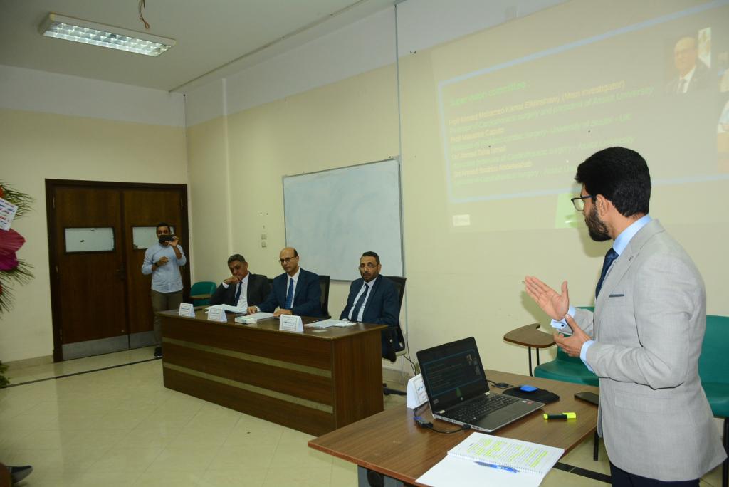 رئيس جامعة أسيوط يشرف على رسالة دكتوراة حول: "التقييم التشريحي والوظيفي لجراحة ترميم الصمام الأورطي المستحدثة (تقنية أوزاكي) باستخدام التصوير بالرنين المغناطيسي المتقدم "