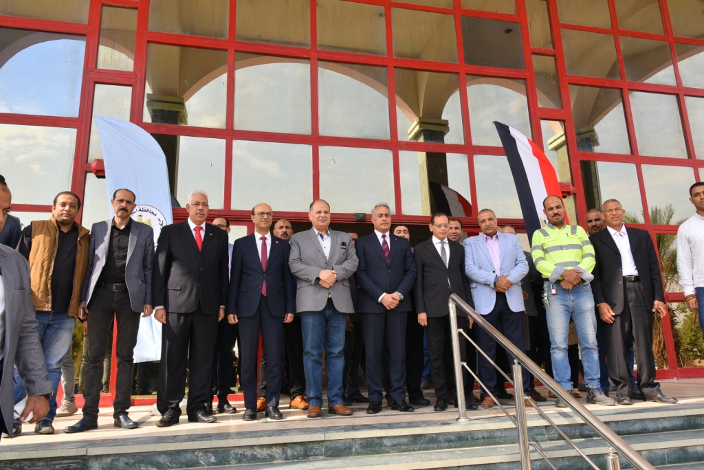 وزير العمل ومحافظ أسيوط والدكتور المنشاوي يفتتحون ملتقى "السلامة والصحة المهنية وتوفير بيئه عمل لائقة وآمنة"