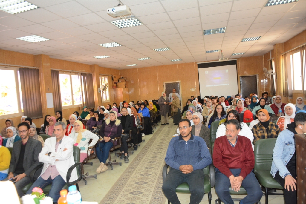 "تربية نوعية أسيوط" تنظم مبادرة الباحث الصغير  لطلاب قسم تكنولوجيا التعليم