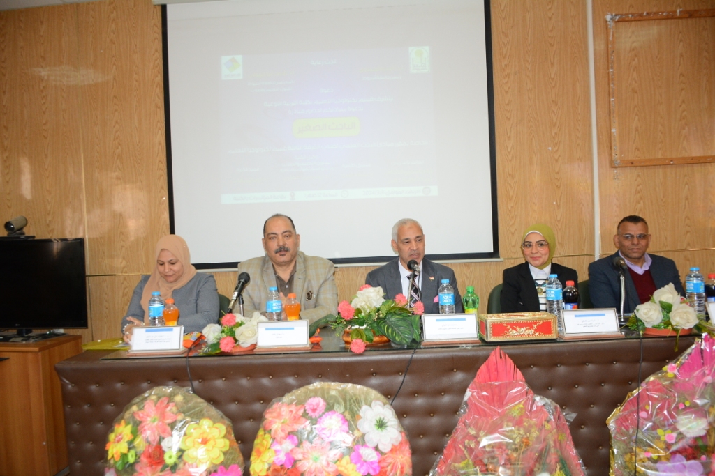 "تربية نوعية أسيوط" تنظم مبادرة الباحث الصغير  لطلاب قسم تكنولوجيا التعليم