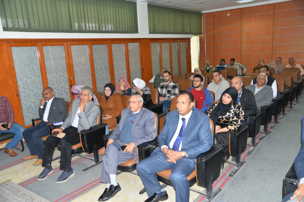 ندوة بهندسة أسيوط للتعريف بالآفاق المستقبلية لدور المواد المتجددة في التنمية المستدامة