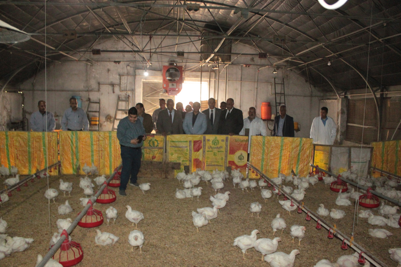 جولة تفقدية لنائب رئيس جامعة أسيوط لمزرعة الدواجن بكلية الزراعة