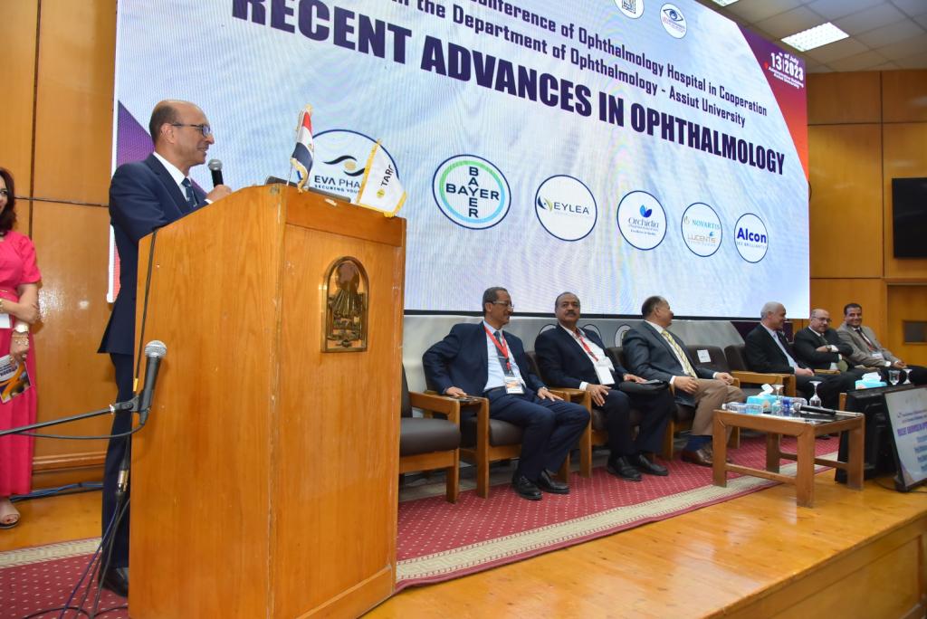 الدكتور المنشاوي ومحافظ أسيوط يفتتحان المؤتمر العلمي"التطورات الحديثة في طب وجراحة العيون" 
