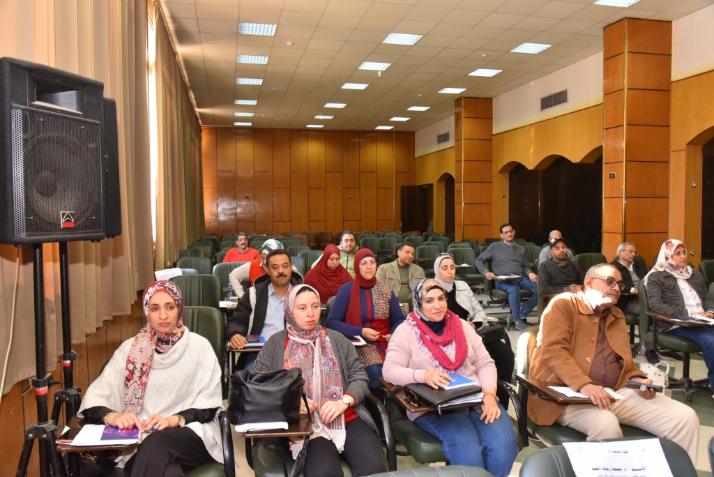 رئيس جامعة أسيوط يشهد ختام المرحلة الأولى من البرنامج التدريبى "مراجع داخلى معتمد لنظام إدارة الجودة"