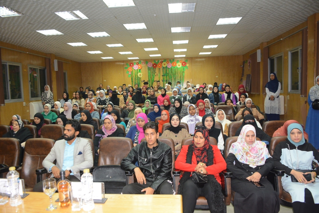 " حقوق أسيوط" تواصل تنظيم ندواتها "كن إيجابياً" لتوعية الطلاب بأهمية المشاركة في الانتخابات الرئاسية