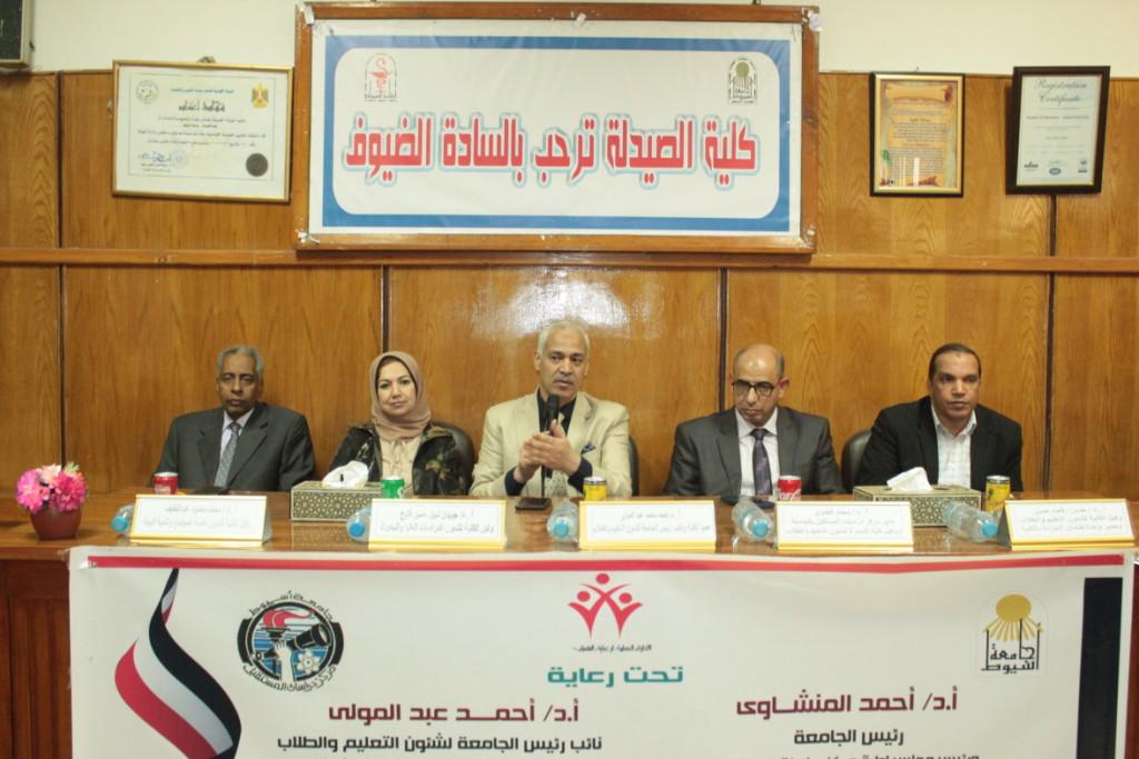 جامعة أسيوط تستكمل فعاليات الندوة التوعوية "مصر تنتخب .. حق الشباب وواجبهم في المشاركة في الانتخابات الرئاسية" بكليات الجامعة 