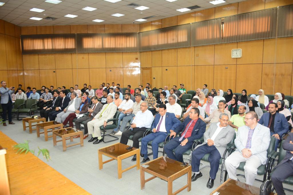 مركز الدراسات القانونية بجامعة أسيوط يطلق دورة تدريبية حول صياغة العقود وصحف الدعاوي