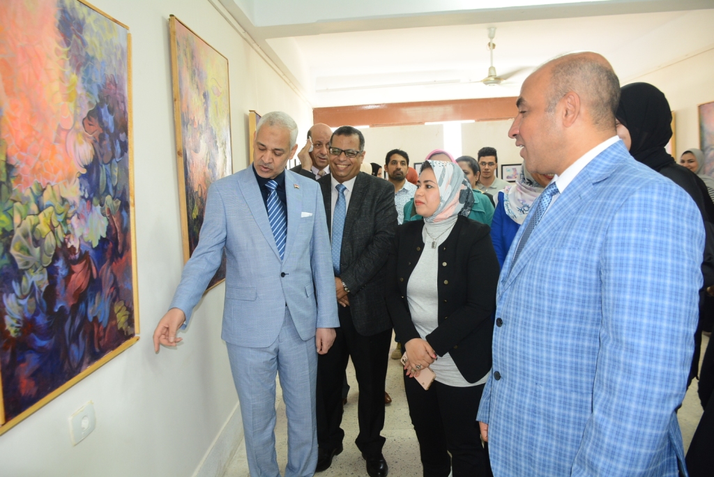 جامعة أسيوط تشهد افتتاح معرضاً فنياً "ارتجال" بكلية الفنون الجميلة