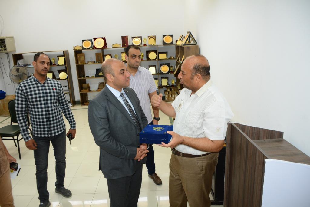 وحدة التصميمات وطباعة الإعلانات إحدى أهم الإنجازات المشهودة لجامعة أسيوط