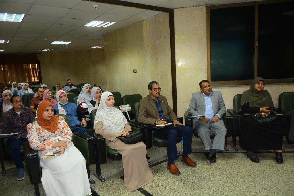 مركز ضمان الجودة والتأهيل للاعتماد بجامعة أسيوط ينظم دورة تدريبية حول "توصيف مقرر دراسي .. وتقرير مقرر دراسي " 