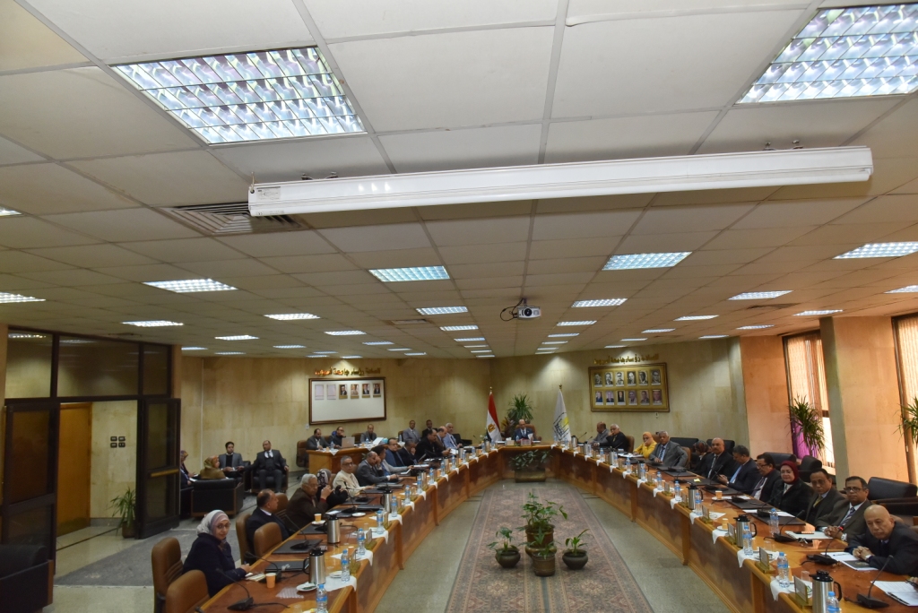 مجلس جامعة أسيوط يعقد اجتماعه الشهري برئاسة الدكتور أحمد المنشاوي