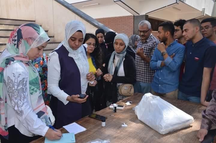 جامعة أسيوط تشهد انطلاق اليوم الصحي التثقيفي الأول لمركز صحة الشباب بكلية الطب