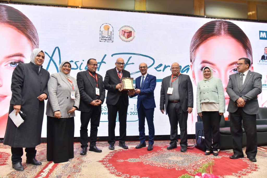 رئيس جامعة أسيوط يفتتح المؤتمر العلمى السنوى لقسم الأمراض الجلدية " أسيوط ديرما ٢٠٢٤" 