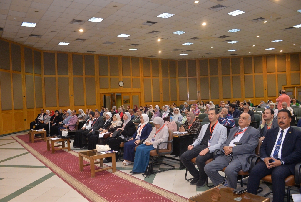 تحت عنوان " يداً بيد .. من أجل أطفال أصحاء" : جامعة أسيوط تطلق فعاليات المؤتمر السنوي العشرين لقسم طب الأطفال