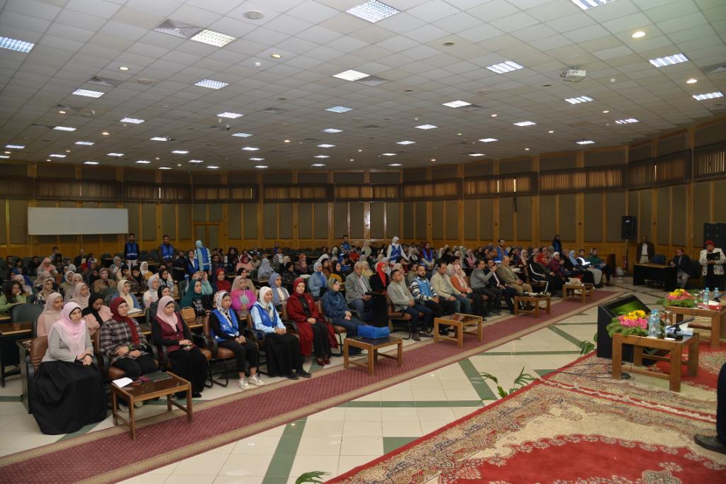 "حياة كريمة" في ضيافة جامعة أسيوط لنشر ثقافة العمل التطوعي وتعزيز المشاركة فى العمل العام للشباب