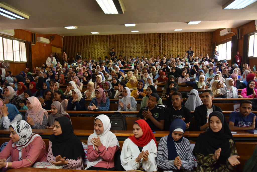 جامعة أسيوط تحذر طلابها في ندوة تثقيفية من مخاطر انتشار المخدرات