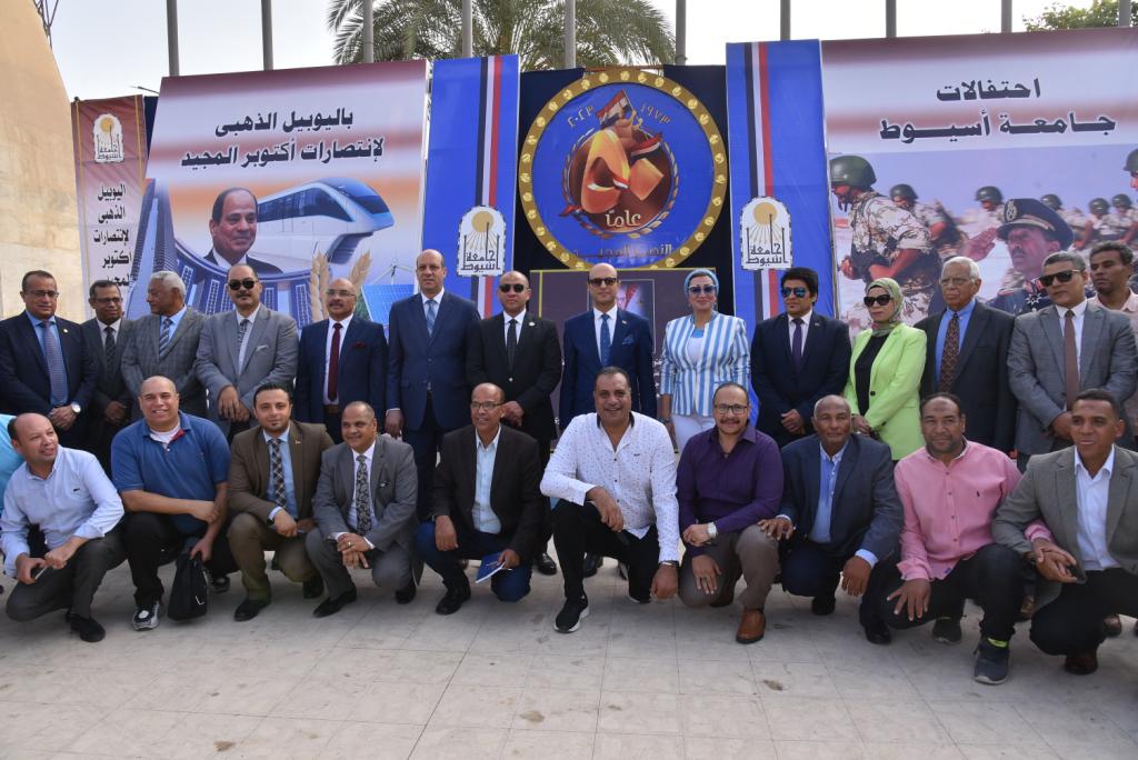 أول يوم دراسي.. رئيس جامعة أسيوط يتفقد كليات الجامعة ويوجه رسالة للطلاب ..